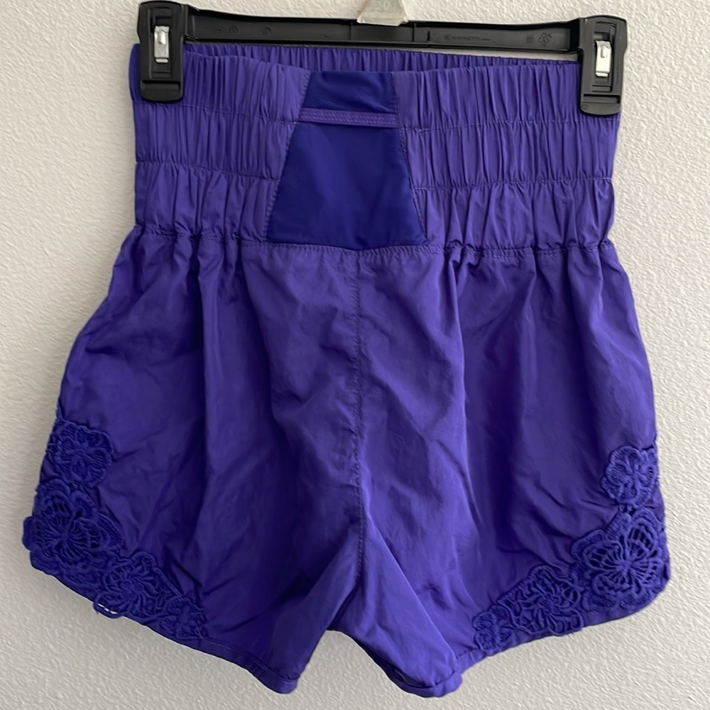 FREE PEOPLE WOMEN SHORTS - Picture 2 of 5